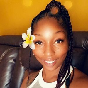 Meet your Posher, Chanel